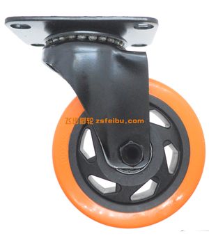 如何确认脚轮的安装方式（如平板式、丝杆式、插杆式）与设备匹配